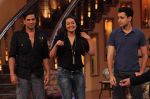 Sonakshi Sinha, Imran Khan, Akshay promote Once upon a time in Mumbai Dobara on the sets of Comedy Nights with Kapil in Filmcity on 1st Aug 2013 (139).JPG